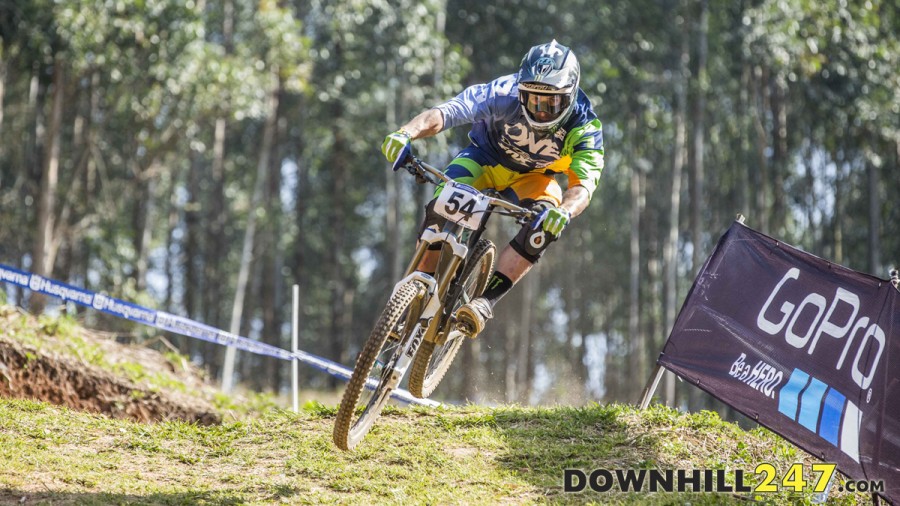 It is still a little strange seeing single crowns on Jared Graves race bike! He has admitted the bike is costing him time in some places, proving it is not a full roadie track, but that he can make up for that in other areas with the bike. Interesting to see what happens race day, will the gamble pay off?