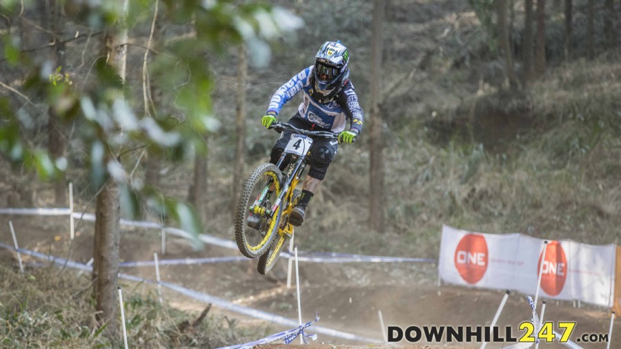 Things are getting serious now, first off the big boys and girls of the Elite world came out to play for their practice session early this morning, 8am early! Sam Hill doing his thing.
