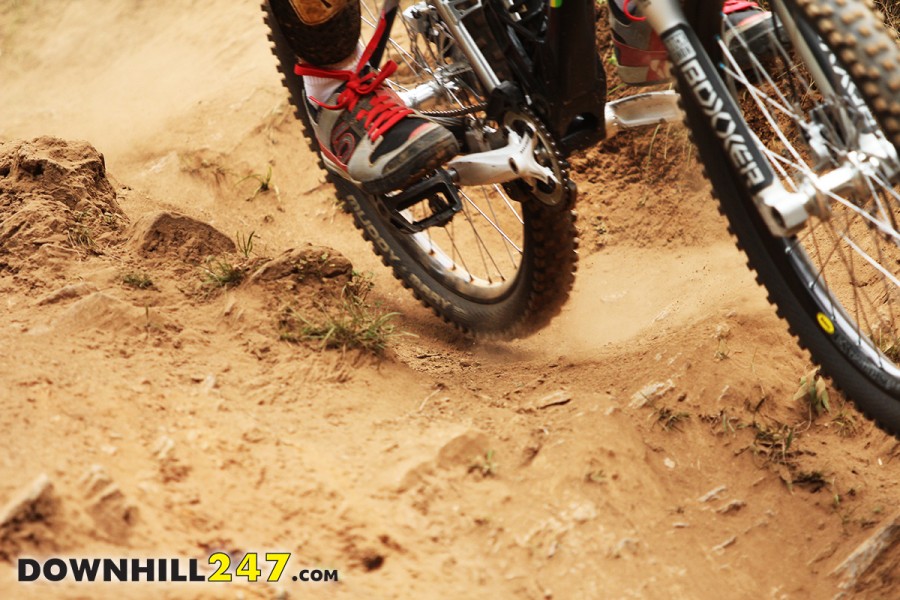 Dust! Finally a dry Fox race after battling mother nature over the past few months. Interesting feet positioning... Due to the lack of water the track started to get blown out in places giving riders another challenge.