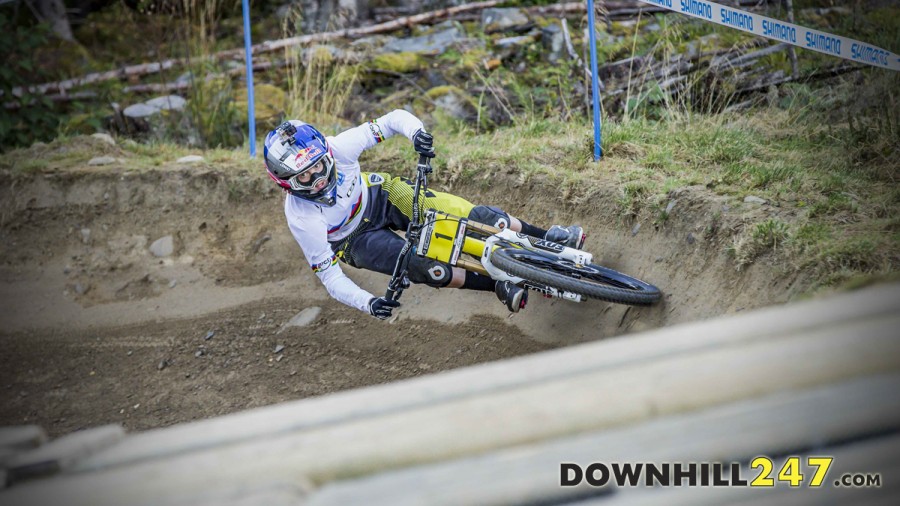 A fresh set of stripes for the newly crowned World Champ, Rachel Atherton put down a strong display in qualifying to take first place by just under a second. Emmeline Ragot and her 27.5" wheeled Lapierre right behind her!