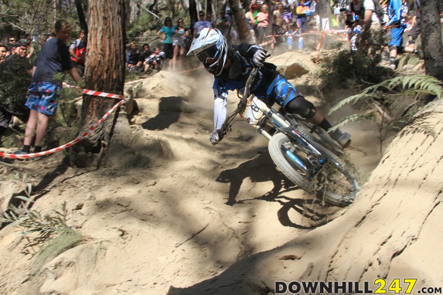 Crimmins attacks the same corner, blazing a trail of dust behind him. Andrew has shown his pace at every round this year, tough competition with Graeme Mudd and Blake Nielsen. 