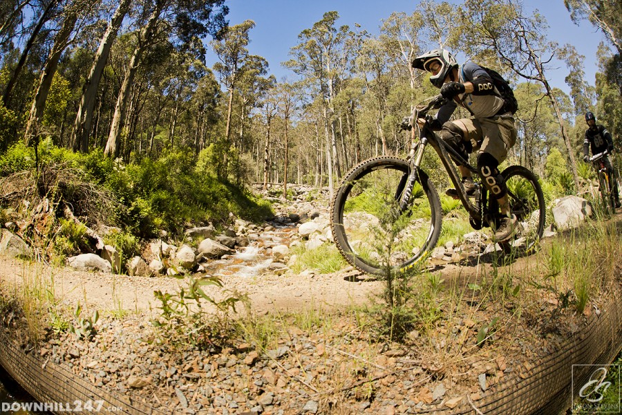 More amazing views along the trail, it hard to keep the concentration on the track with views like these.