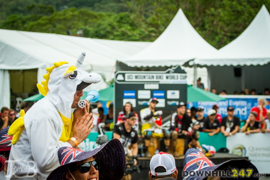 In true Australian (and World Cup) style, all the die-hard fans were out cheering home the best of the best. 