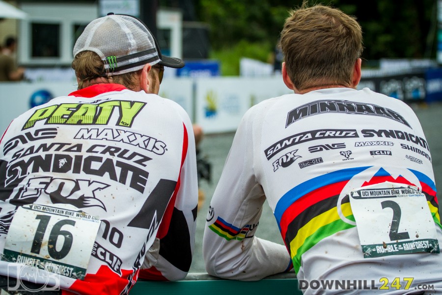Peaty and Minnaar sit back and discuss as the finals unfold. Scenes like this show the camaraderie of Downhill racing. 