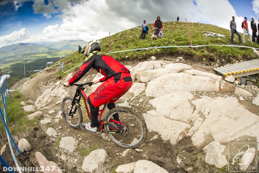 Dean Lucas entering some rocks, and looking super comfortable on his new team this year