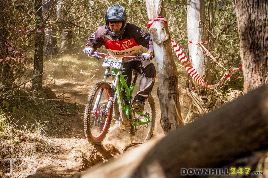 With a number of tech sections riders were tested all around, here Daniel McComb swoops into the rock garden. 