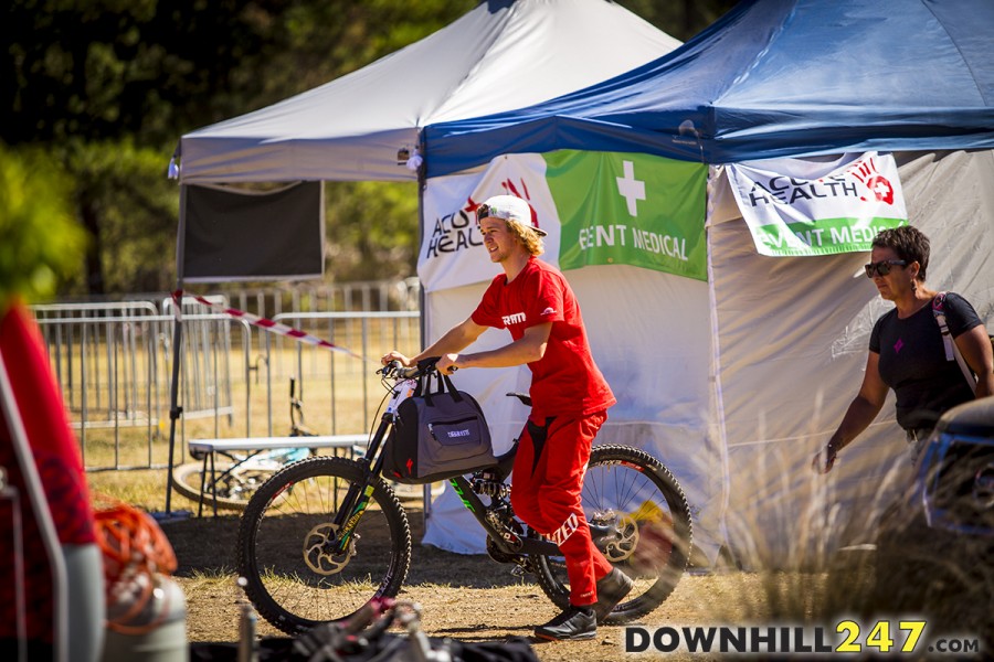 Team Brosnan arriving for finals, we would like to show you more of Troy's bike but can't as it is featuring a few sneaky changes Specialized don't want released yet!