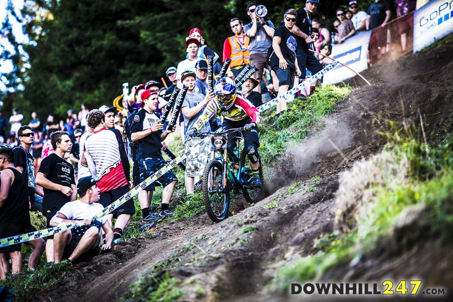 Rachel Atherton charged home to take the win.