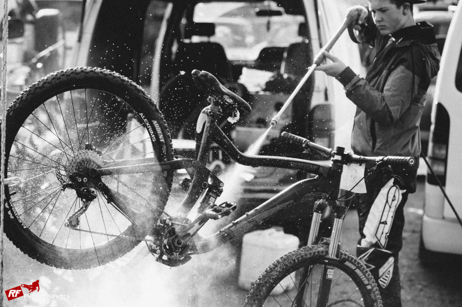 At the end of both days there was a fair bit of this going on! Some riders/teams were set up with a wash in the pits!