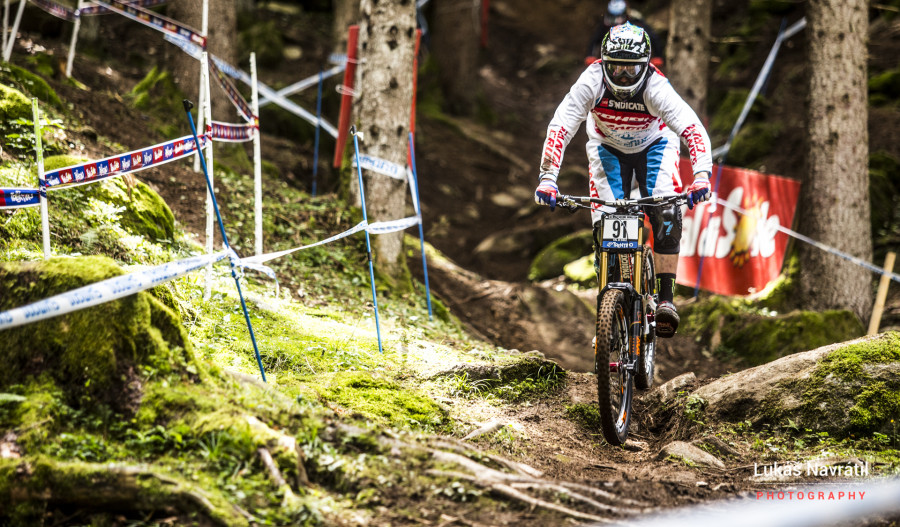 It was good to see Steve Peat back on a bike, his weekend didn't quite go to plan scoring another injury, at least this one is a lot more minor!